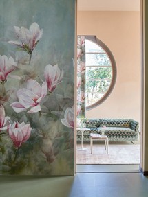 https://www.prshots.co.uk/contents/archives/1979/1012/images/thumb350x287_auto/Pink-paint__thumb.jpg