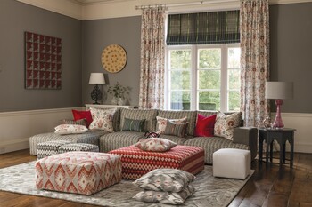 https://www.prshots.co.uk/contents/archives/1979/1012/images/thumb350x287_auto/designers_guild_ss22-william-yeoward-_r2a5314_thumb.jpg