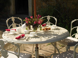 Oxleys National Trust Octavia table top Ivory 4