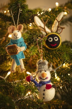 Christmas-characters-advert-PORTRAIT