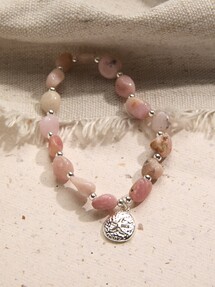 https://www.prshots.co.uk/contents/archives/2507/1209/images/thumb350x287_auto/fatface-pink-mcs-bracelet-14.50-2_thumb.jpg