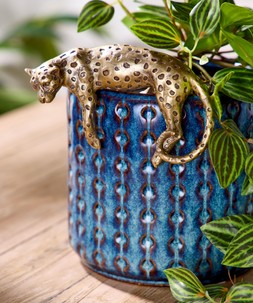Serene Bohemian Lounging Leopard Pot Hanger £12 ZA738A 1