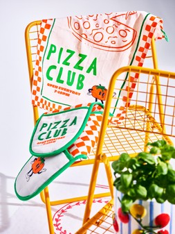 Pizza Club Chequerboard Oven Gloves