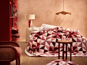 https://www.prshots.co.uk/contents/archives/329/362/images/thumb350x287_auto/oliver-bonas_burgundy-pink-gingham-patchwork-quilt_fa01e_thumb.jpg