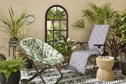 B&M GARDEN SS26 // BOTANICAL // WELCOME TO MY GARDEN PLAQUE £3 // GEO PADDED RELAXER £35 // PRINTED MOON CHAIR £30 //