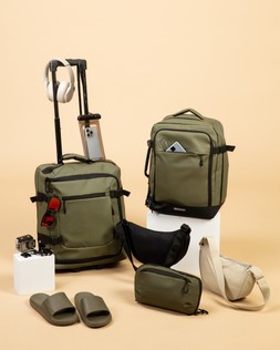 B&M HOLIDAY SHOP 2026 // LUGGAGE // BORDLITE MEN'S WASH BAG £4 // BORDLITE TARP UNDER THE SEAT BAG - GREEN £20 // MENS BACKPACK - GREEN £10 //