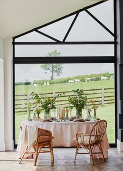 Airlie Vases