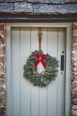 CHRISTMAS WREATH HANGER HARE BRASS