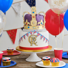 https://www.prshots.co.uk/contents/archives/3746/1580/images/thumb350x287_auto/hobbycraft_how-to-make-a-coronation-cake-project_thumb.jpg