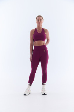 ELEVATE Sports bra £45 & ELEVATE Leggings £80 & Ultimate Grip Stripe Slouch Socks £12.00