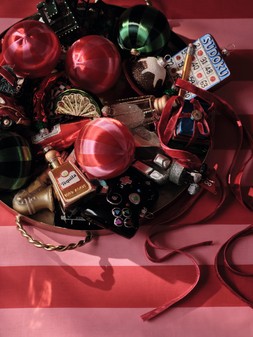 M&S DECORATIONS £5